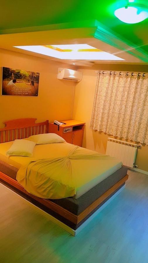 Motel Avenida (Adults Only) Грамаду Екстер'єр фото